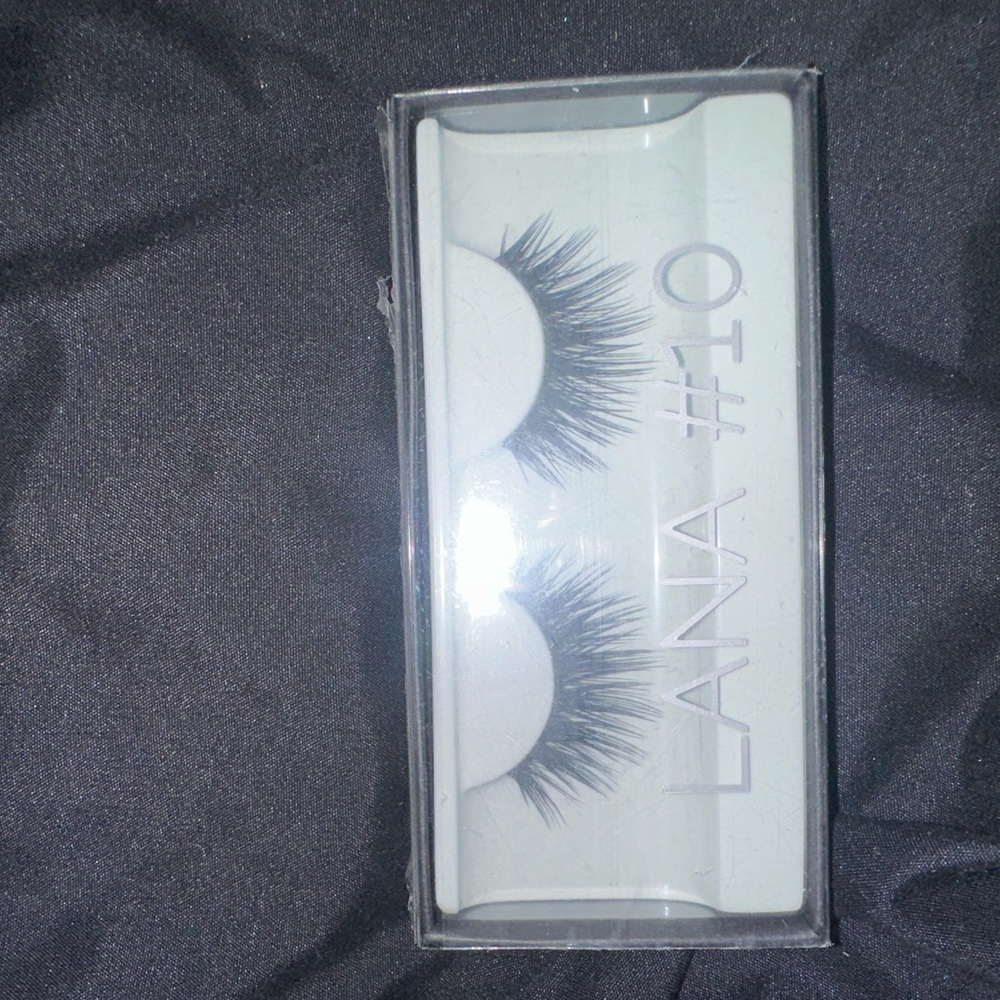Huda Beauty Lana #10 False Eyelashes